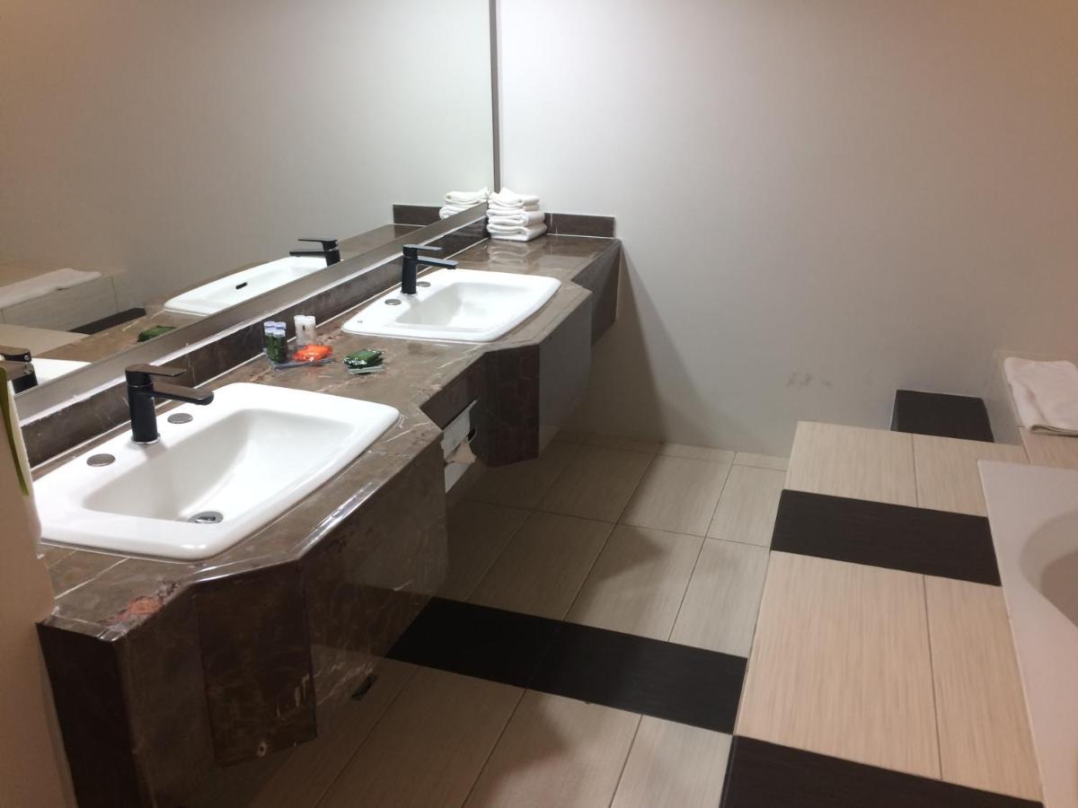 Radisson Hotel & Convention Center Toluca Ngoại thất bức ảnh