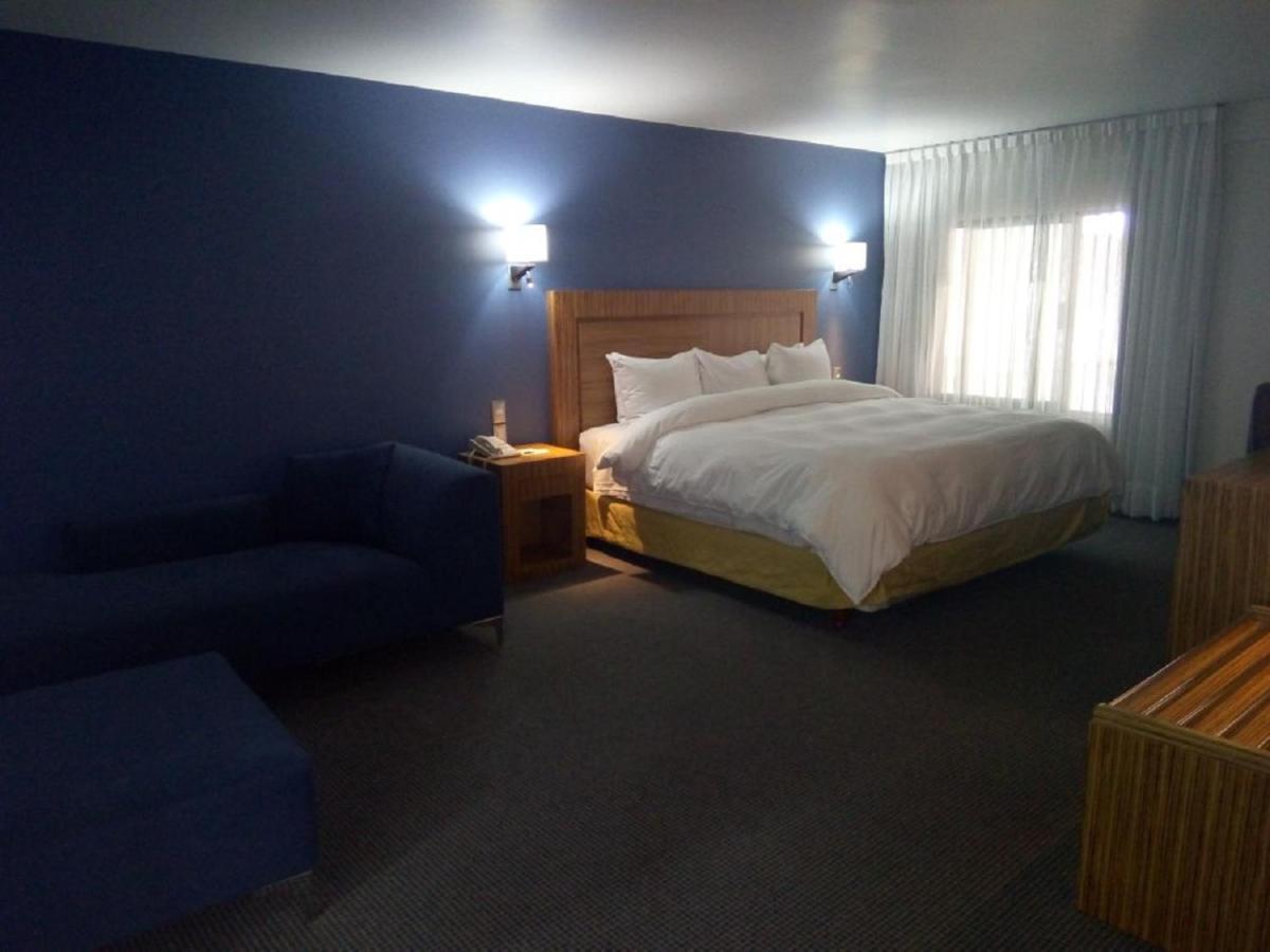 Radisson Hotel & Convention Center Toluca Ngoại thất bức ảnh