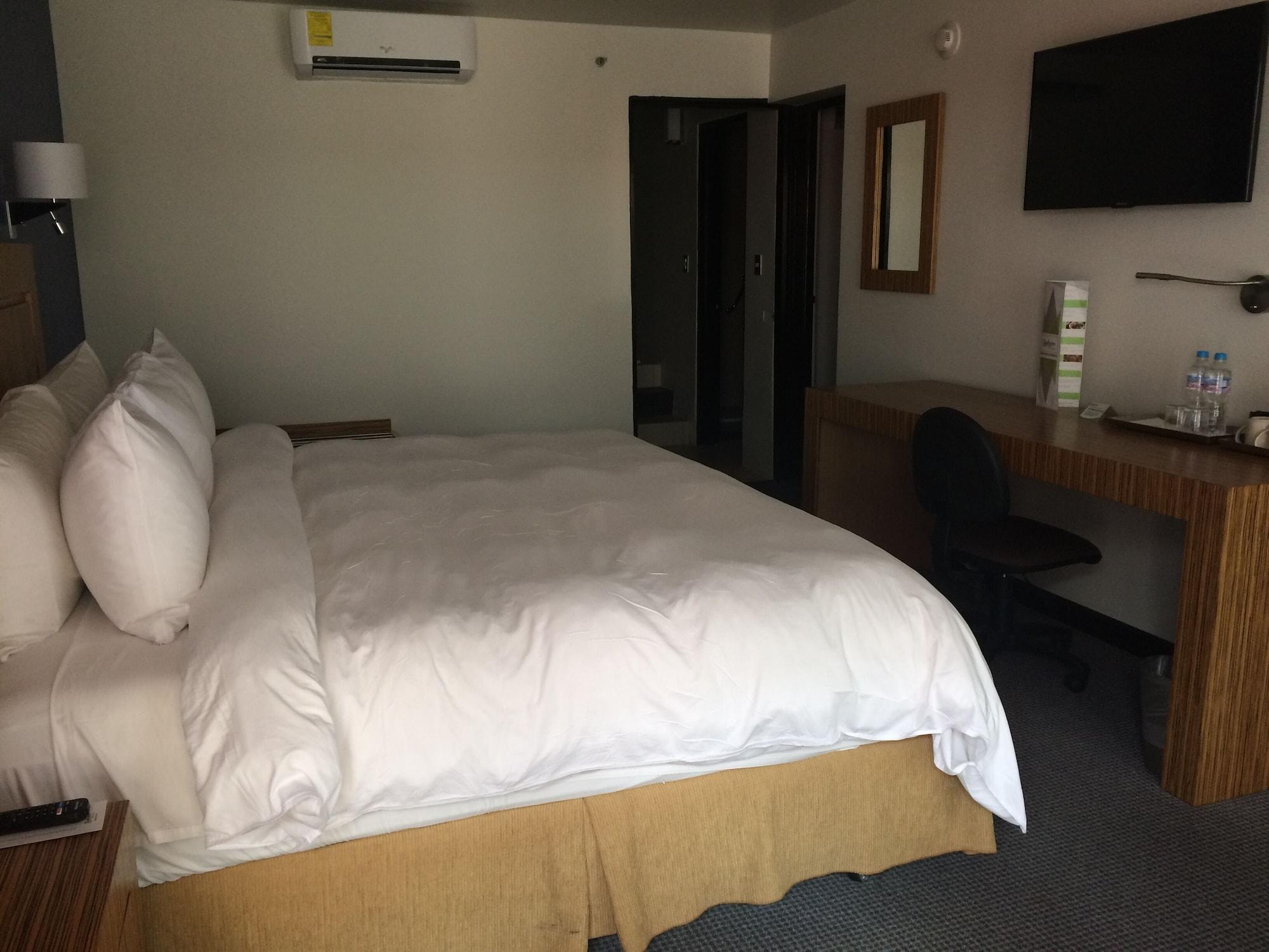 Radisson Hotel & Convention Center Toluca Ngoại thất bức ảnh
