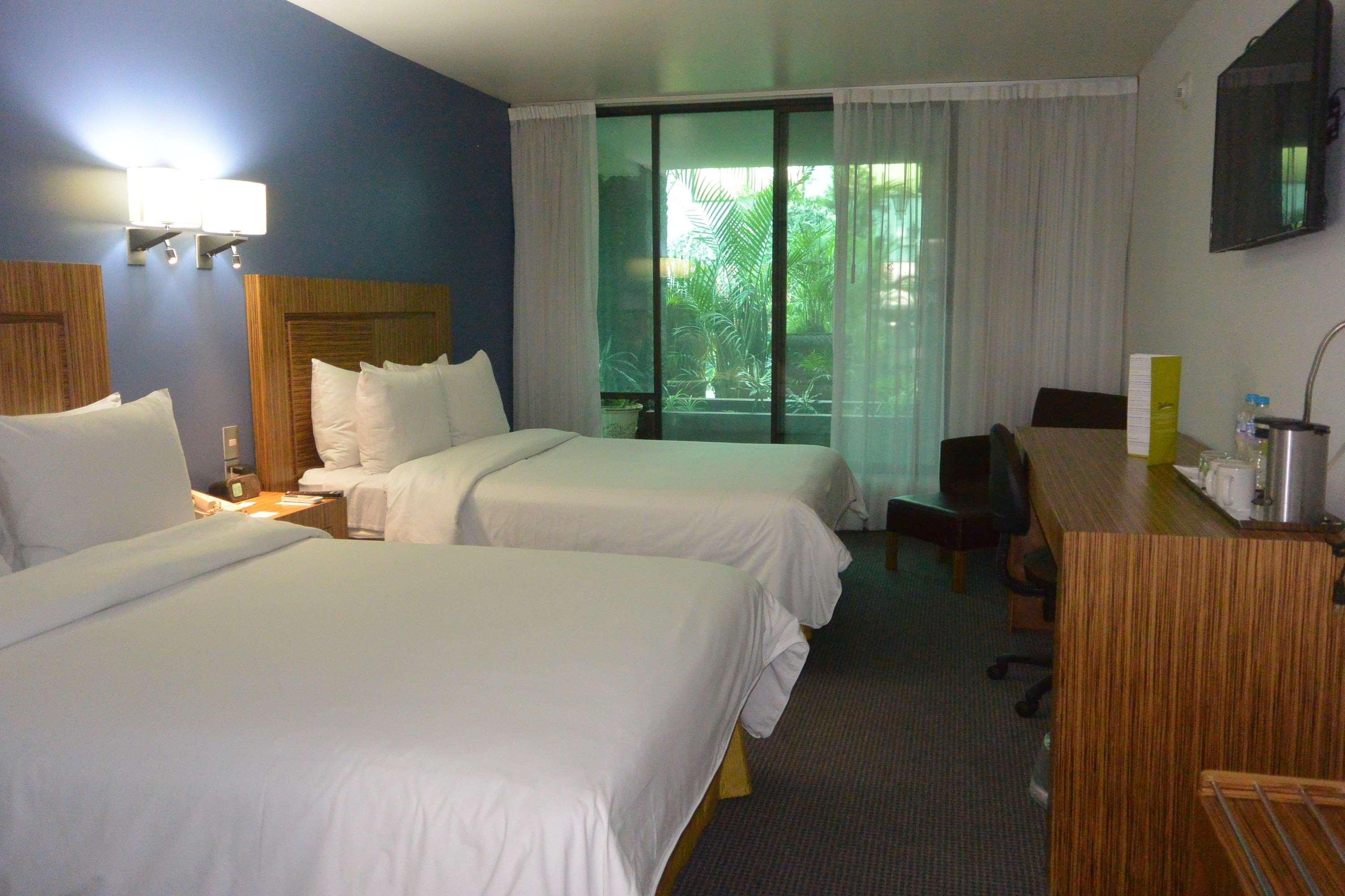 Radisson Hotel & Convention Center Toluca Ngoại thất bức ảnh
