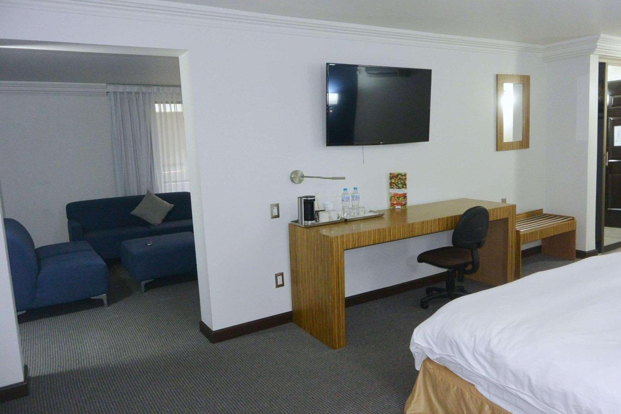 Radisson Hotel & Convention Center Toluca Ngoại thất bức ảnh