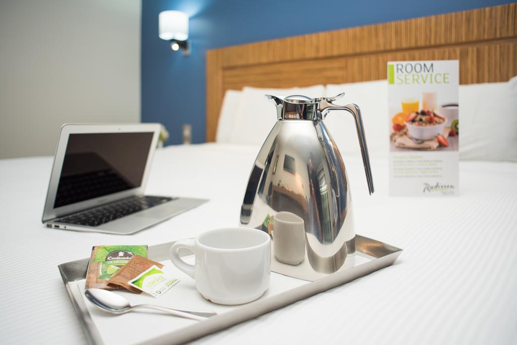 Radisson Hotel & Convention Center Toluca Ngoại thất bức ảnh