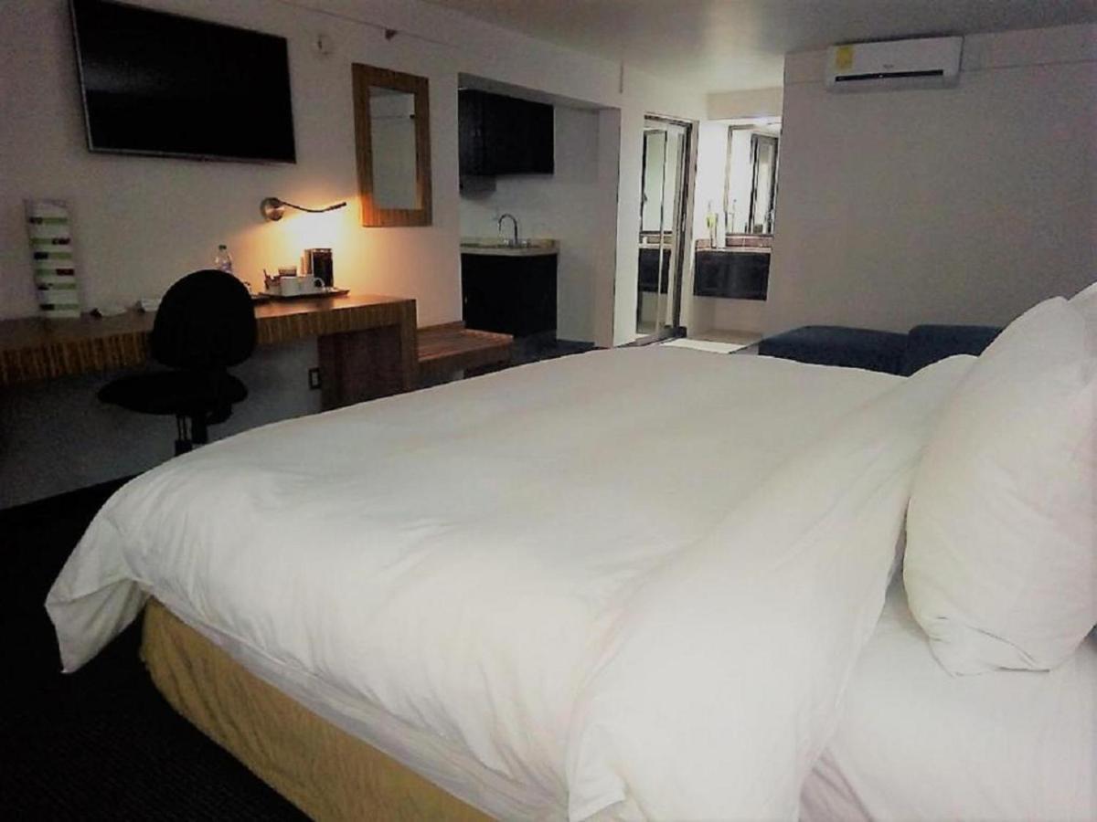 Radisson Hotel & Convention Center Toluca Ngoại thất bức ảnh
